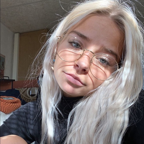 Meet your Posher, Addy - Picture 1 of 1